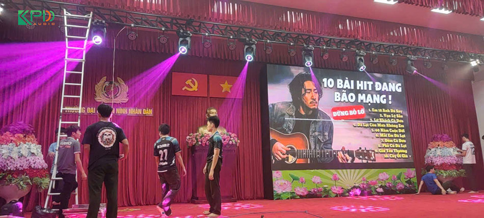 Kiểm tra chất lượng đèn sân khấu