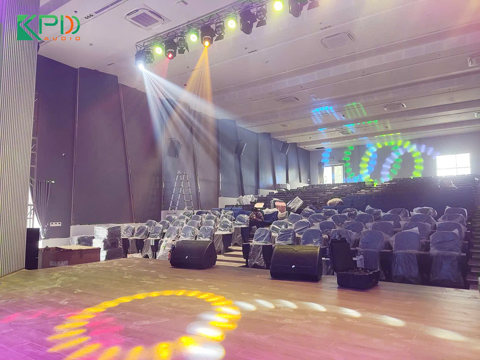 Ánh sáng mạnh mẽ, chân thực