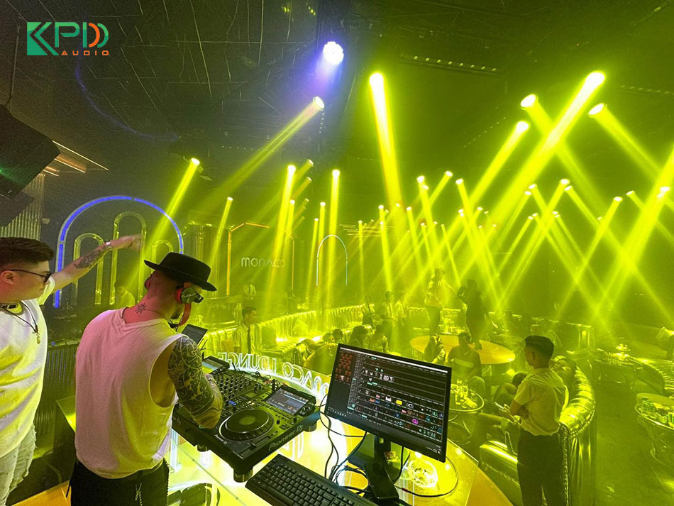 Đèn sân khấu công suất lớn