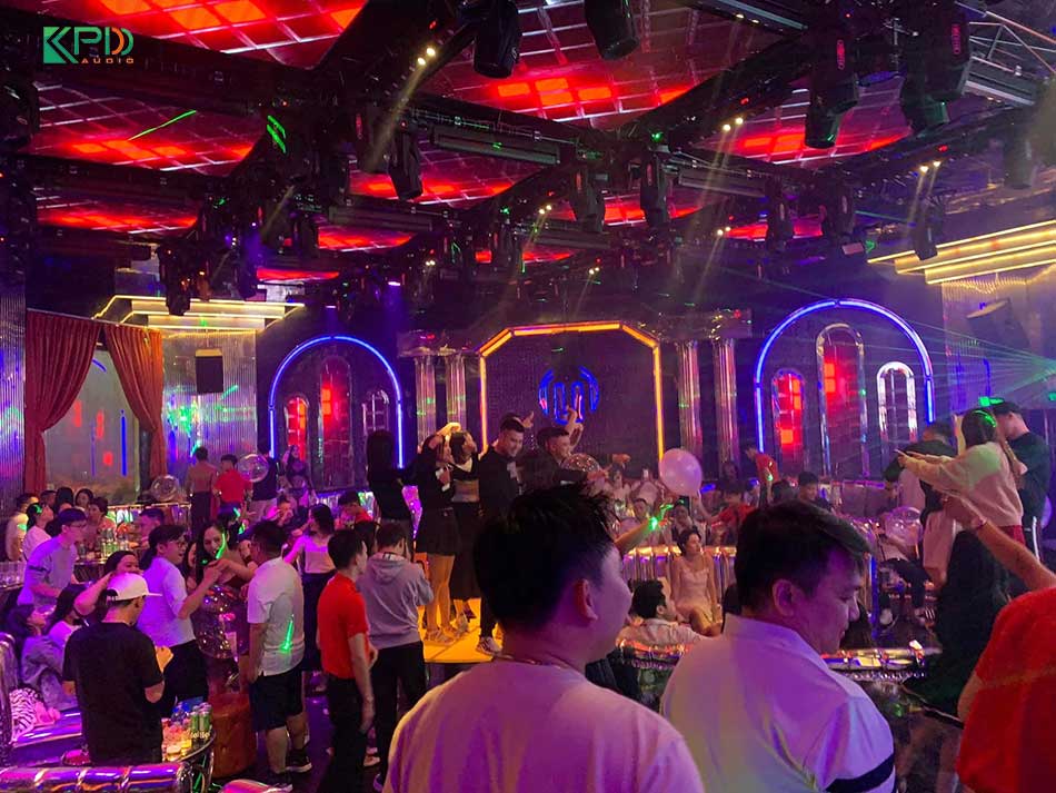 Khung treo đèn chắc chắn