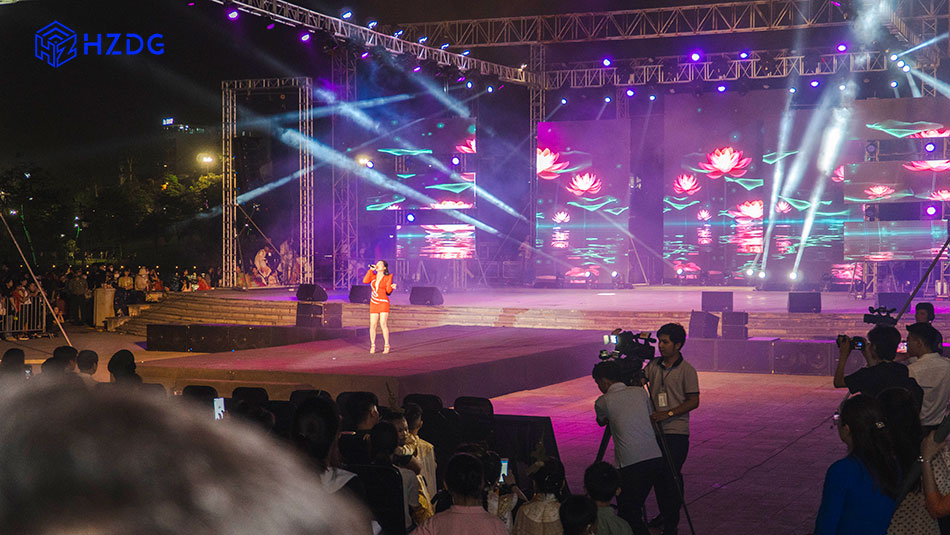 Khung treo đèn chắc chắn