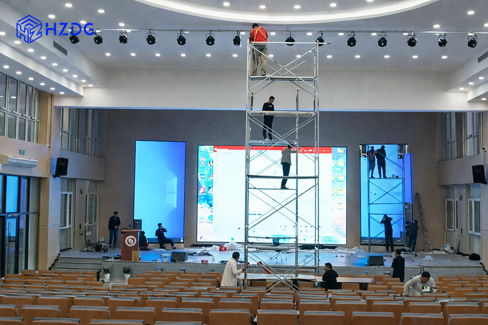 Đèn sân khấu được bố trí khoa học